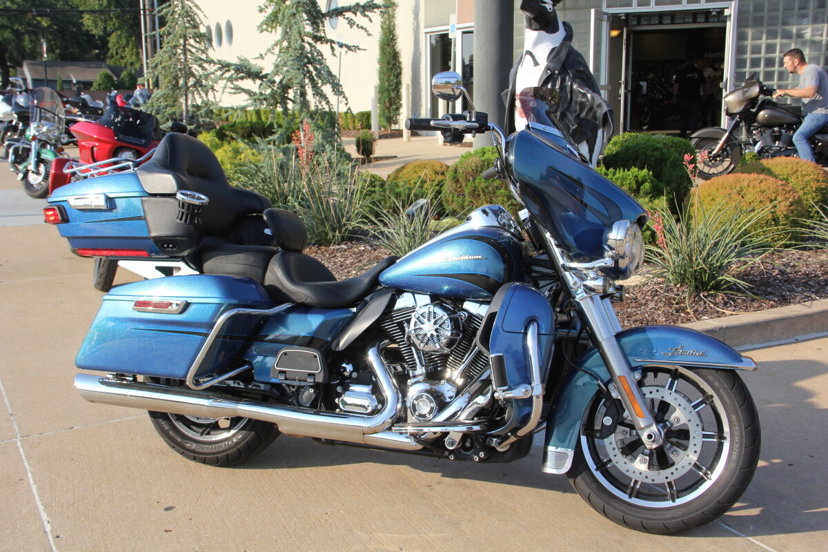 2014 Harley-Davidson Ultra Limited Custom Colour Daytona Blue - Photo 4