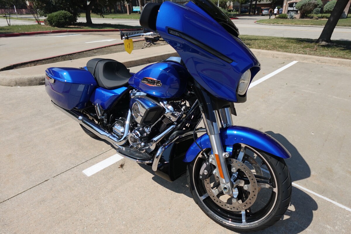 2025 Harley-Davidson Street Glide FLHX - Photo 2