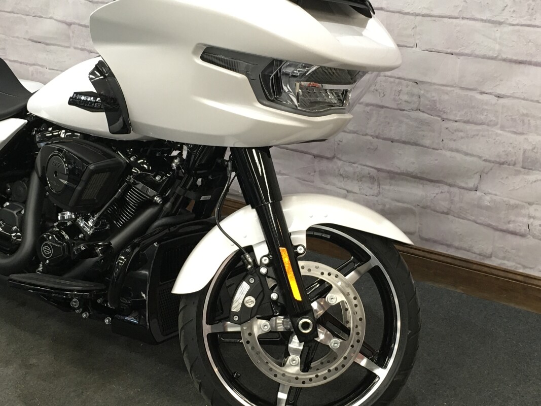 2025 Harley-Davidson Road Glide White Onyx Pearl - Black Finish FLTRX - Photo 4