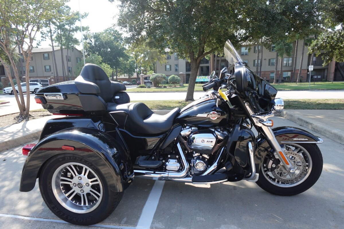 2023 Harley-Davidson Tri Glide Ultra FLHTCUTG