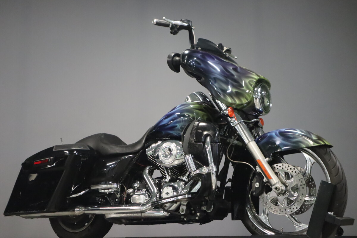 2011 Harley-Davidson Street Glide FLHX - Photo 2