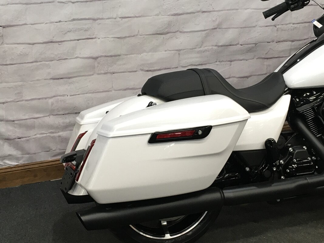 2025 Harley-Davidson Road Glide White Onyx Pearl - Black Finish FLTRX - Photo 2