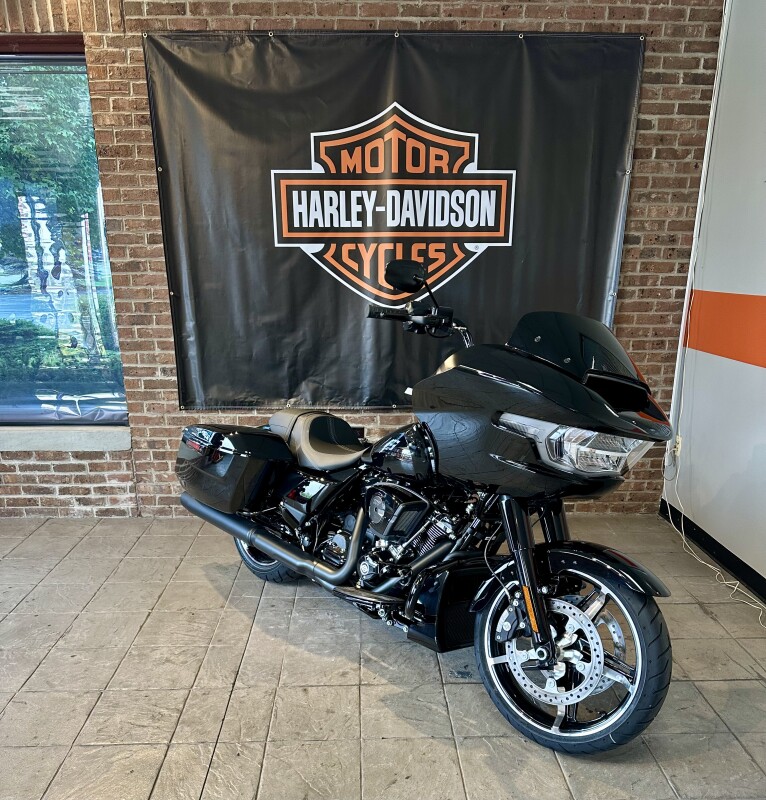 2025 Harley-Davidson Road Glide FLTRX Vivid Black - Photo 3