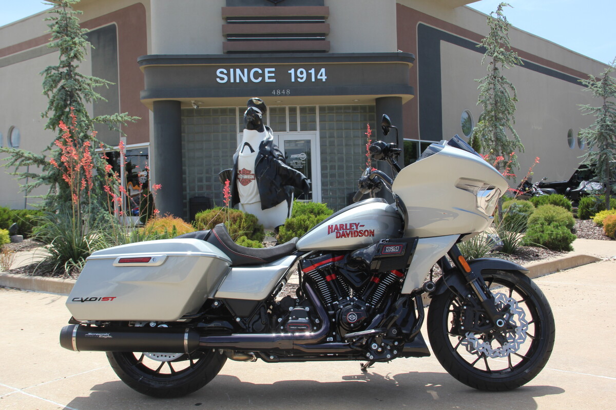 2025 Harley-Davidson CVO Road Glide ST Mercury Silver - Photo 2