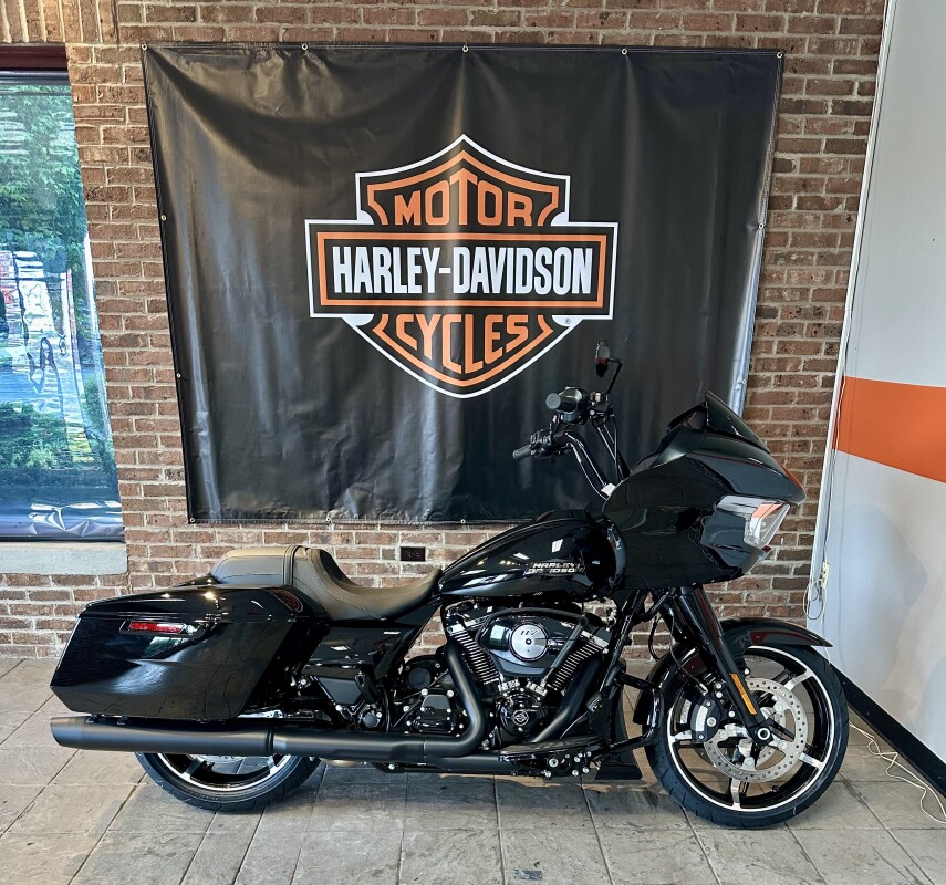 2025 Harley-Davidson Road Glide FLTRX Vivid Black