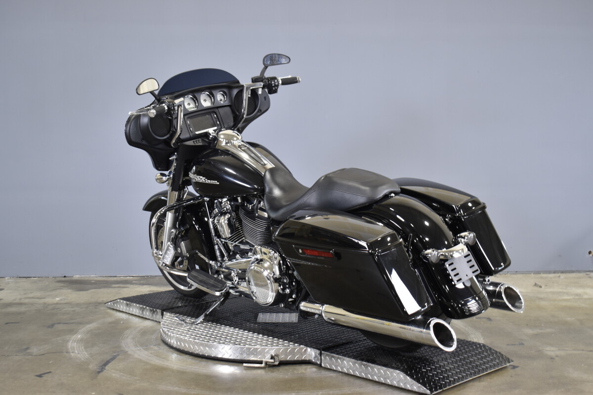 2018 Harley-Davidson CVO Street Glide FLHXSE - Photo 6