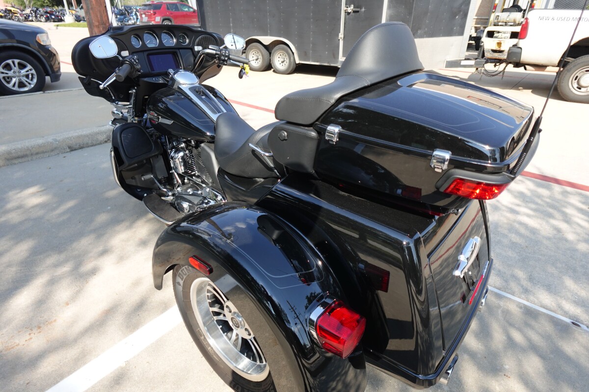 2023 Harley-Davidson Tri Glide Ultra FLHTCUTG - Photo 6