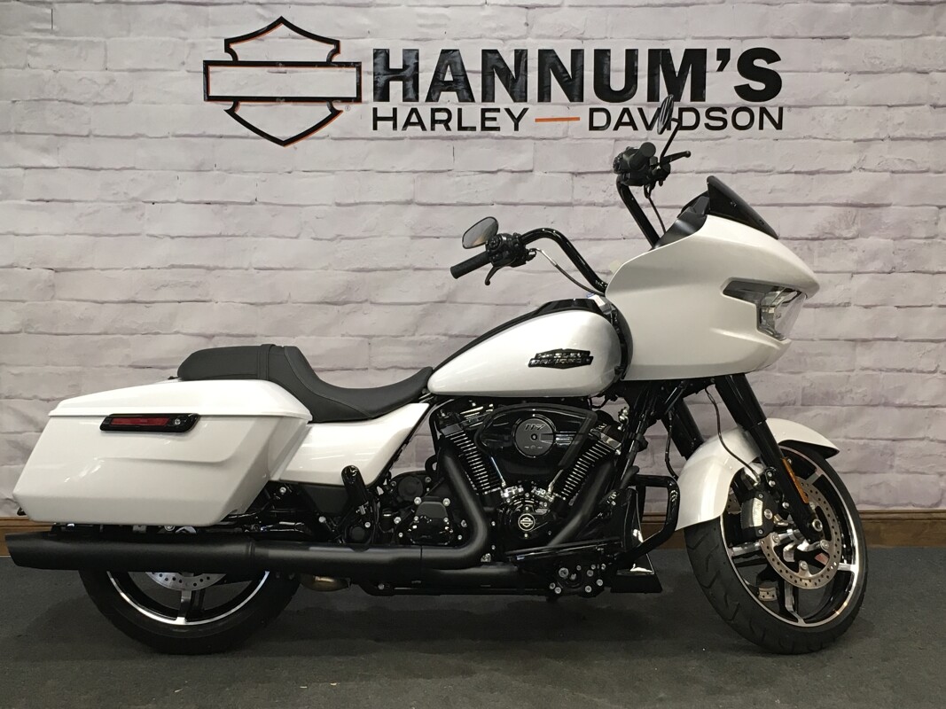2025 Harley-Davidson Road Glide White Onyx Pearl - Black Finish FLTRX