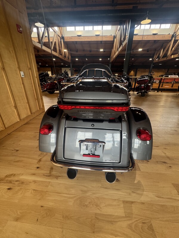 FLHTCUTG 2022 Tri Glide Ultra - Photo 4