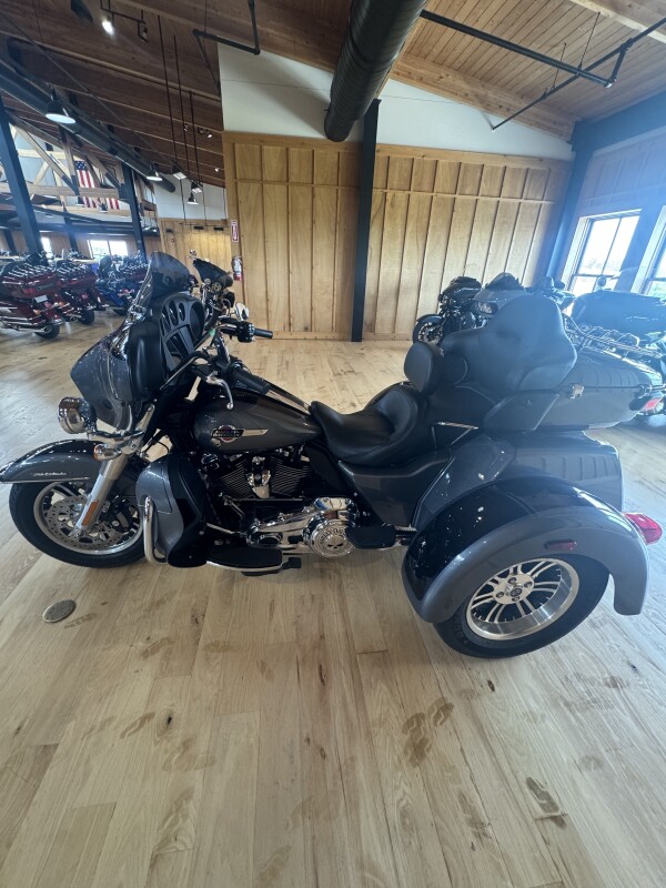 FLHTCUTG 2022 Tri Glide Ultra