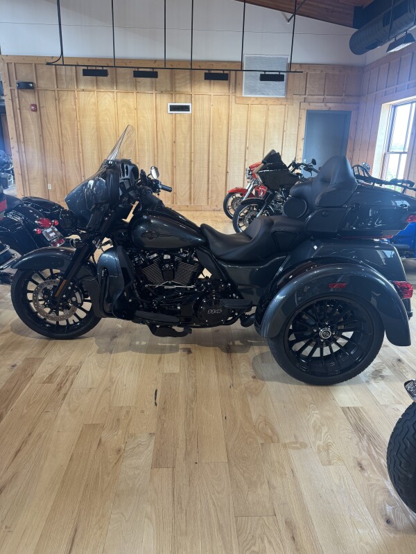 FLHTCUTG 2025 Tri Glide Ultra