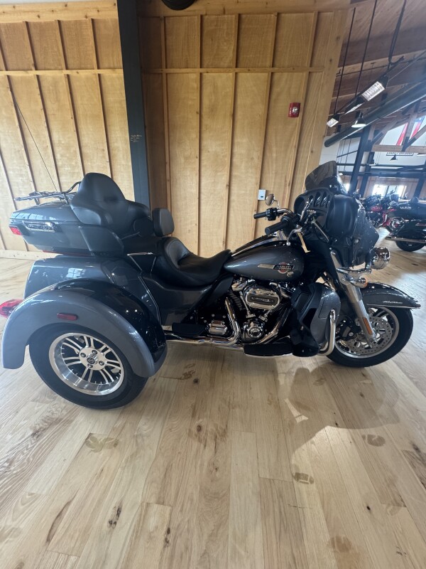 FLHTCUTG 2022 Tri Glide Ultra - Photo 3
