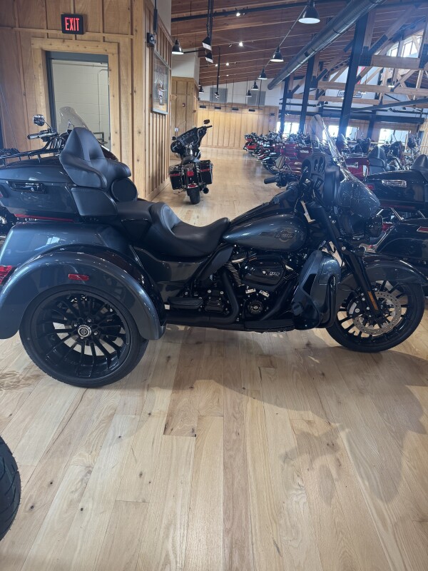 FLHTCUTG 2025 Tri Glide Ultra - Photo 4