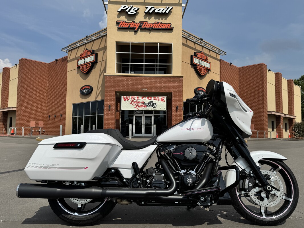 2025 Harley-Davidson Street Glide FLHX White Onyx Pearl W/ El Roy Pinstripes