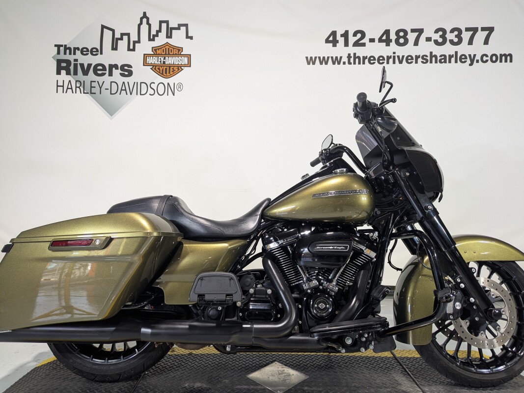 Pre-owned 2019 Harley-Davidson® Road Glide® Ultra Twisted Cherry