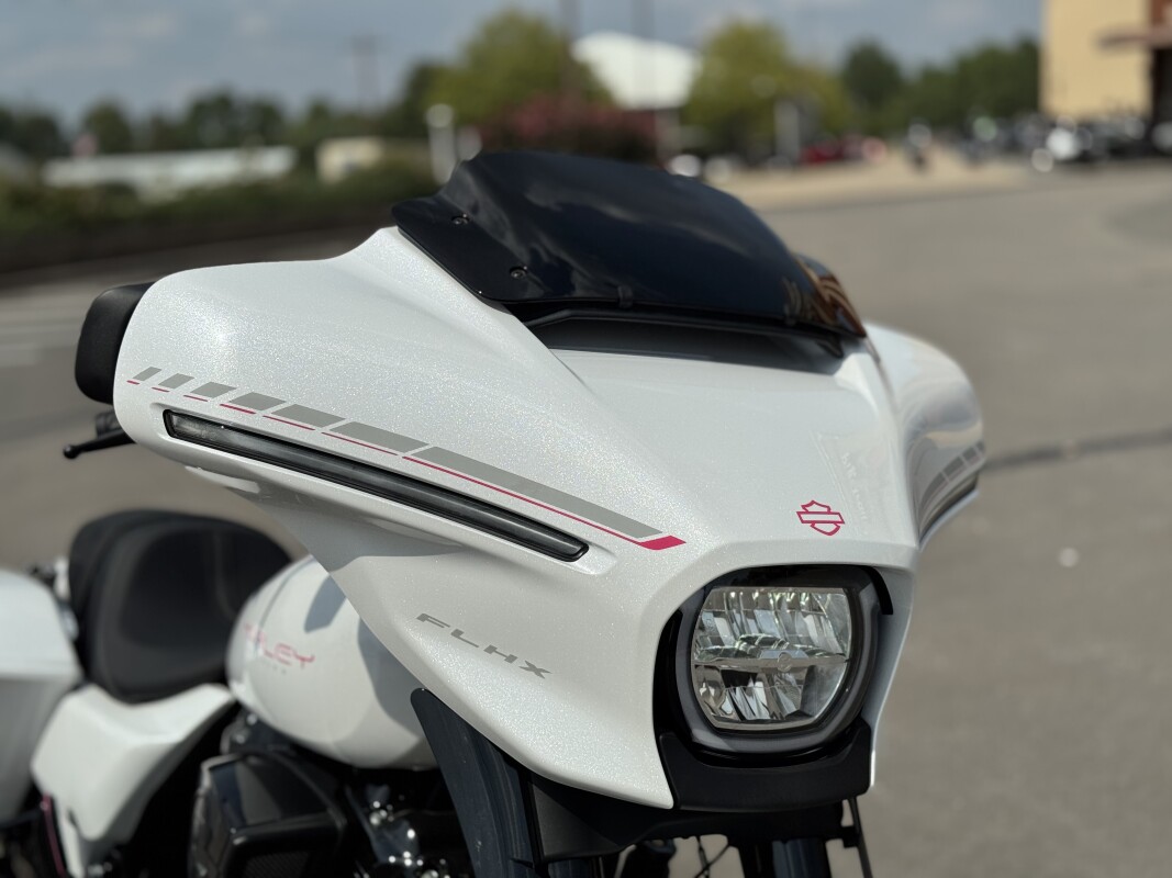 2025 Harley-Davidson Street Glide FLHX White Onyx Pearl W/ El Roy Pinstripes - Photo 7