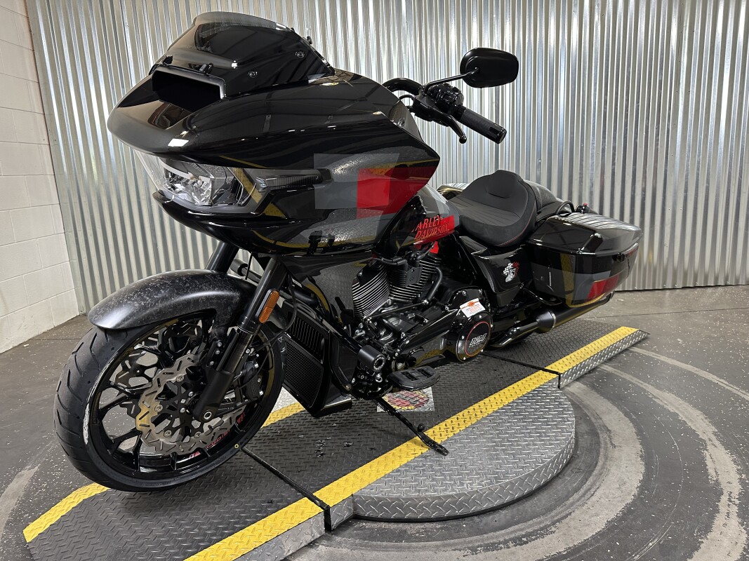 2025 Harley-Davidson CVO Road Glide ST Hot Lap - Photo 4