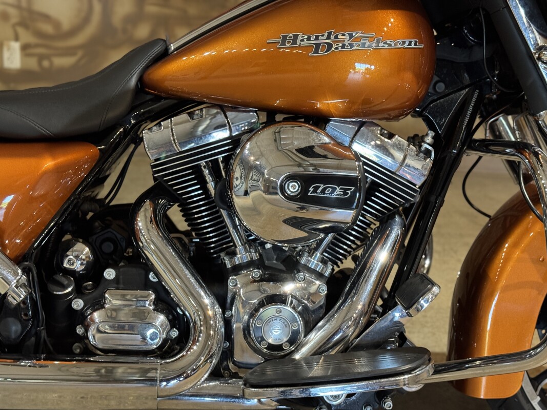 FLHX 2014 Street Glide - Photo 7