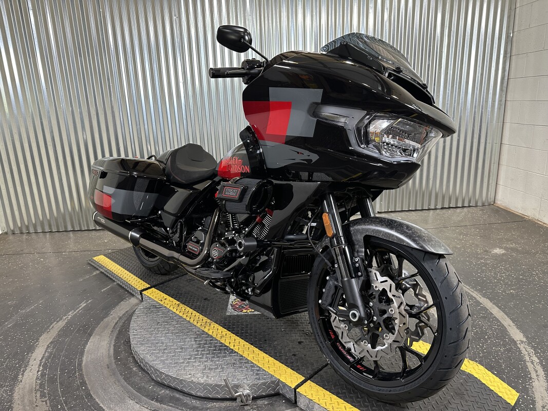 2025 Harley-Davidson CVO Road Glide ST Hot Lap - Photo 2