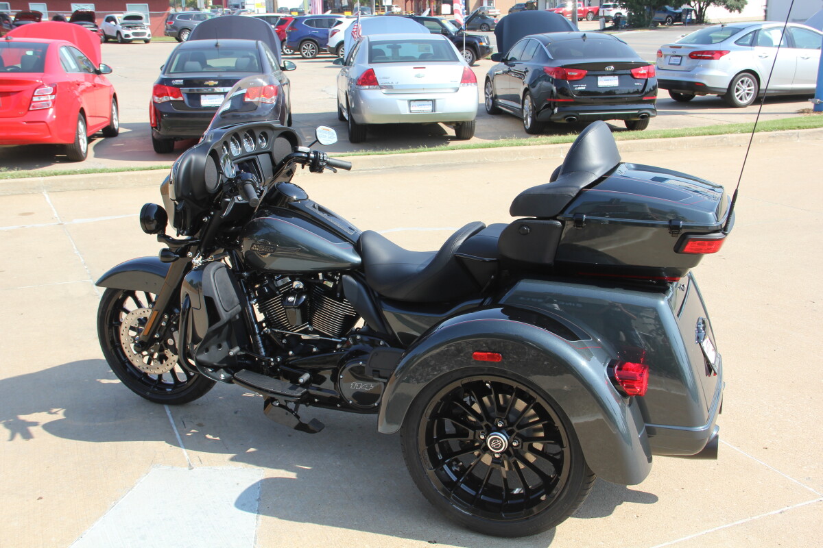 2025 Harley-Davidson Tri Glide Ultra Iron Horse Metallic / Vivid Black - Black Finish - Photo 7