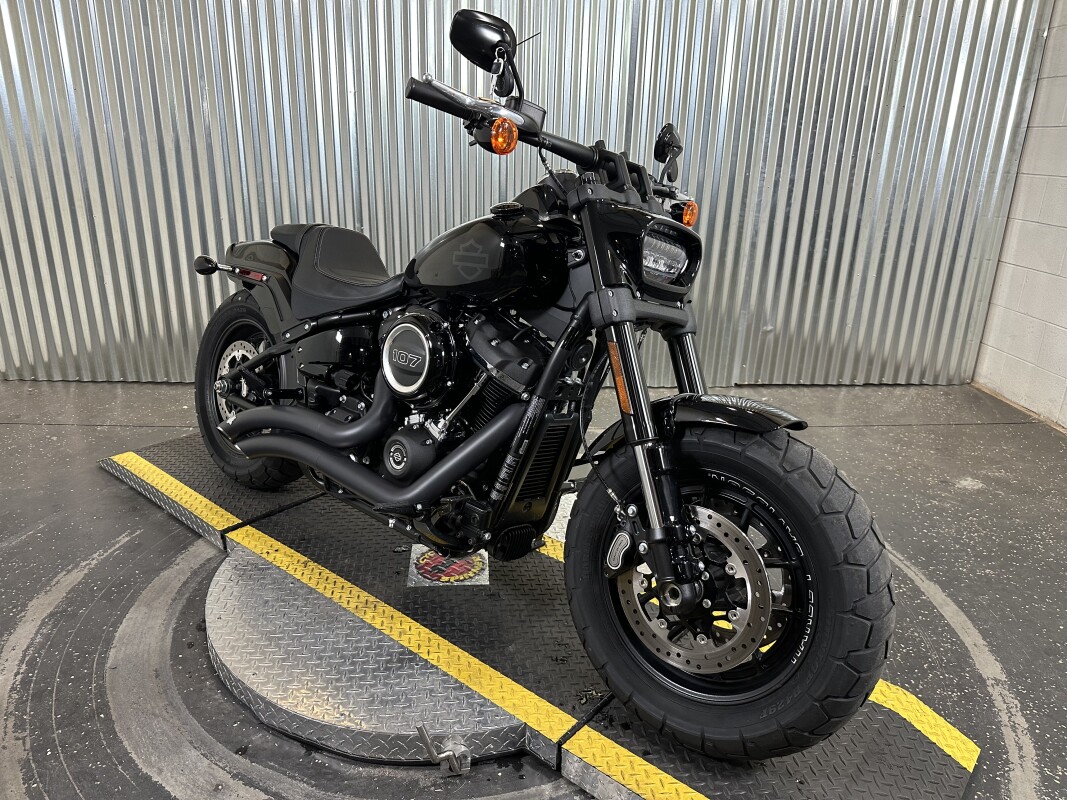 2018 Harley-Davidson Fat Bob Vivid Black - Photo 2