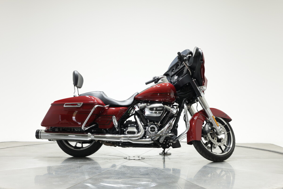 2020 HARLEY-DAVIDSON FLHX STREET GLIDE in Stiletto Red with 8181 miles