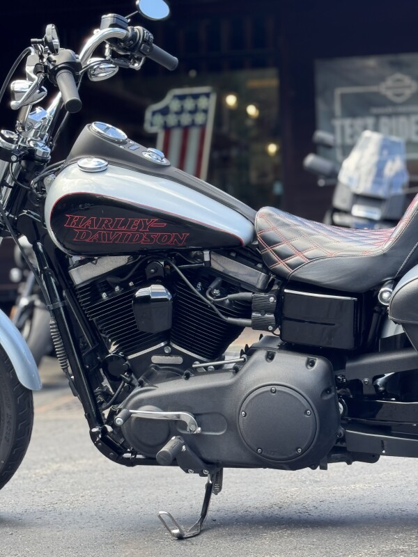 2017 Harley-Davidson Street Bob Silver Pearl/Vivid Black - Photo 8