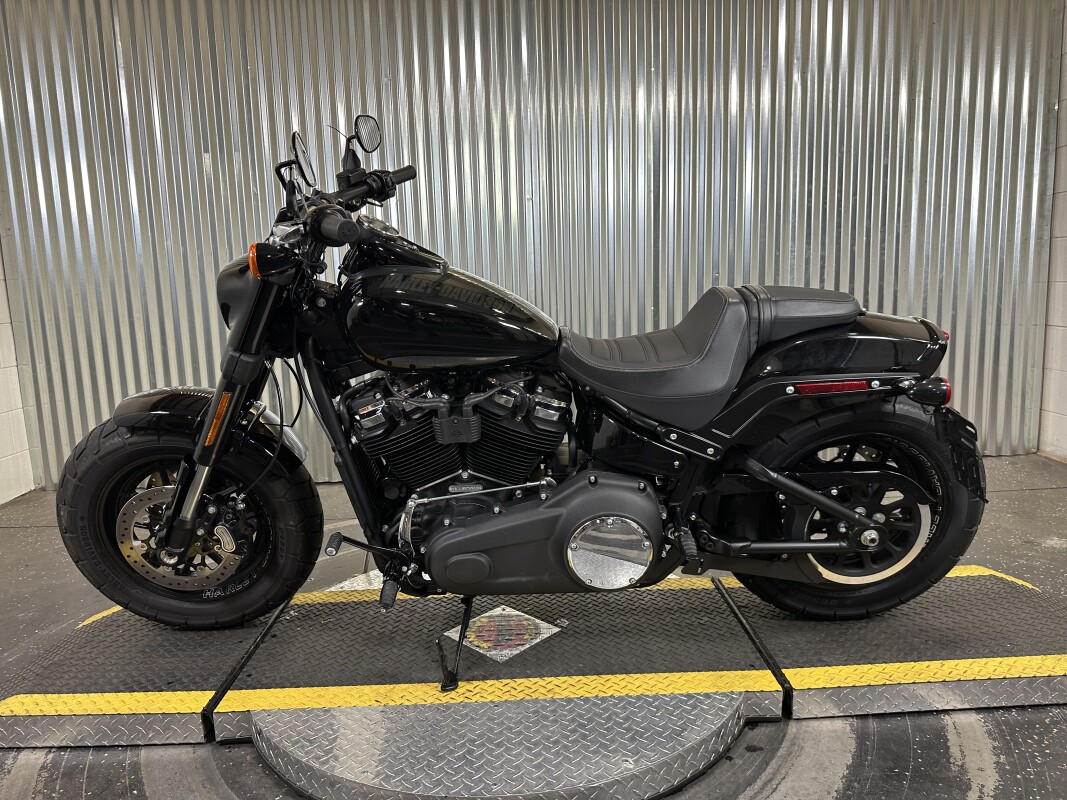 2018 Harley-Davidson Fat Bob Vivid Black - Photo 5