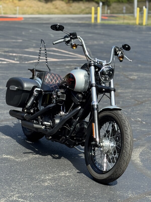 2017 Harley-Davidson Street Bob Silver Pearl/Vivid Black - Photo 3