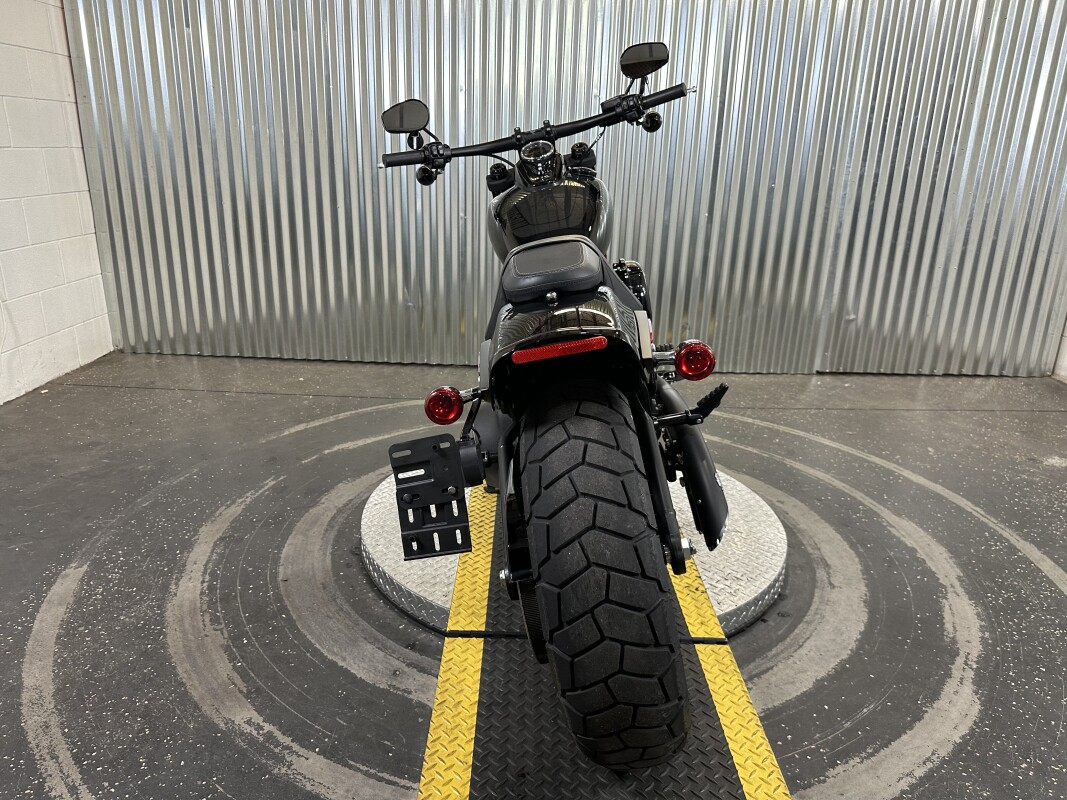 2018 Harley-Davidson Fat Bob Vivid Black - Photo 7