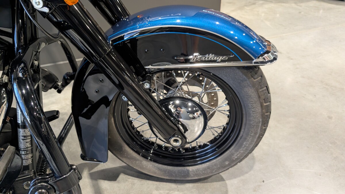 2018 Harley-Davidson Heritage Classic 114 Legend Blue/Vivid Black - Photo 3