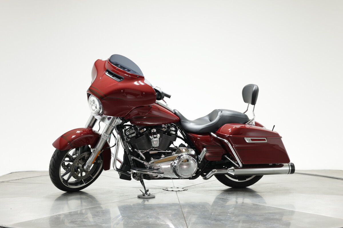 2020 HARLEY-DAVIDSON FLHX STREET GLIDE in Stiletto Red with 8181 miles - Photo 8