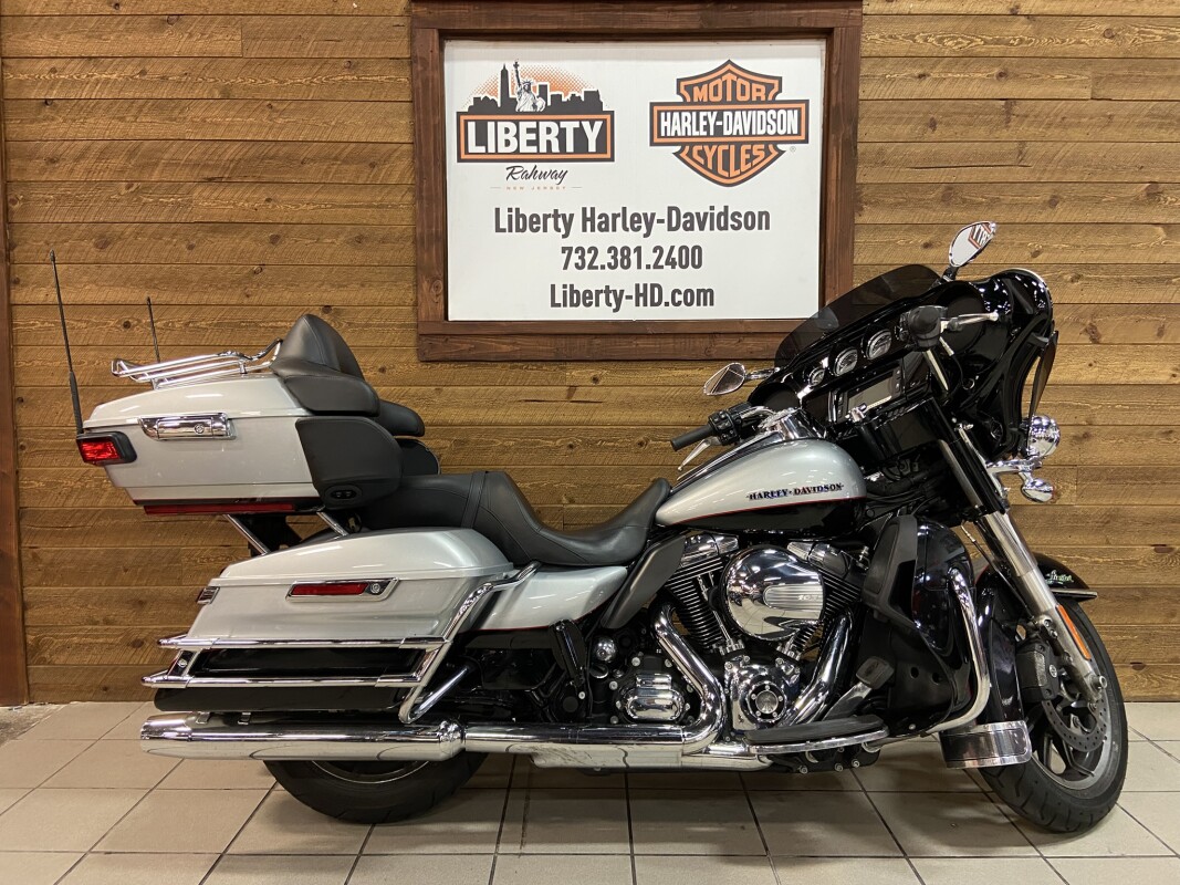 2026 Harley-Davidson® Street Glide® Olive Steel Metallic / Vivid