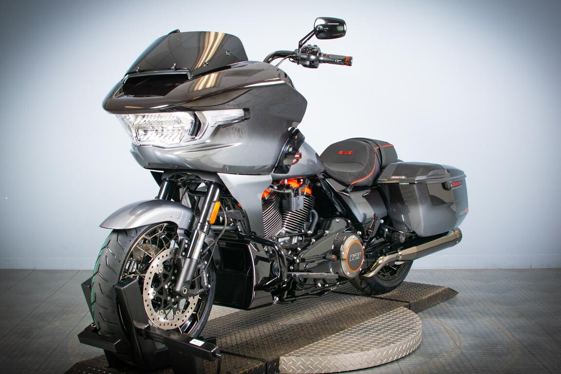 2025 Harley-Davidson CVO Road Glide FLTRXSE - Photo 4