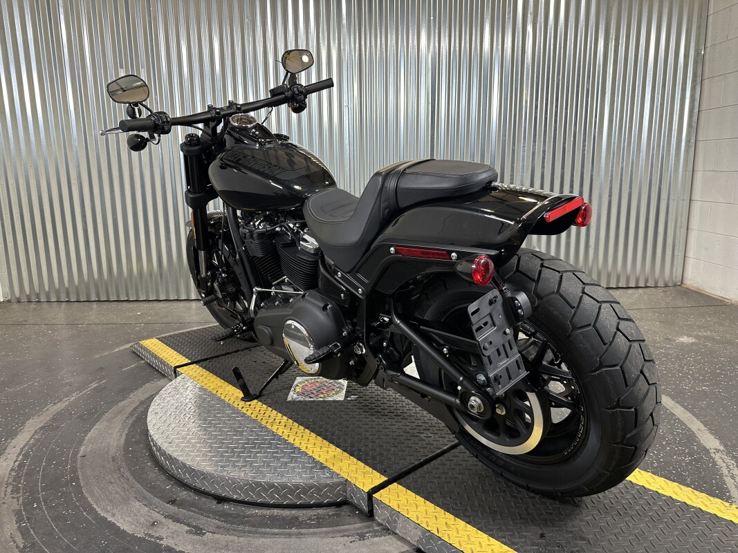 2018 Harley-Davidson Fat Bob Vivid Black - Photo 6