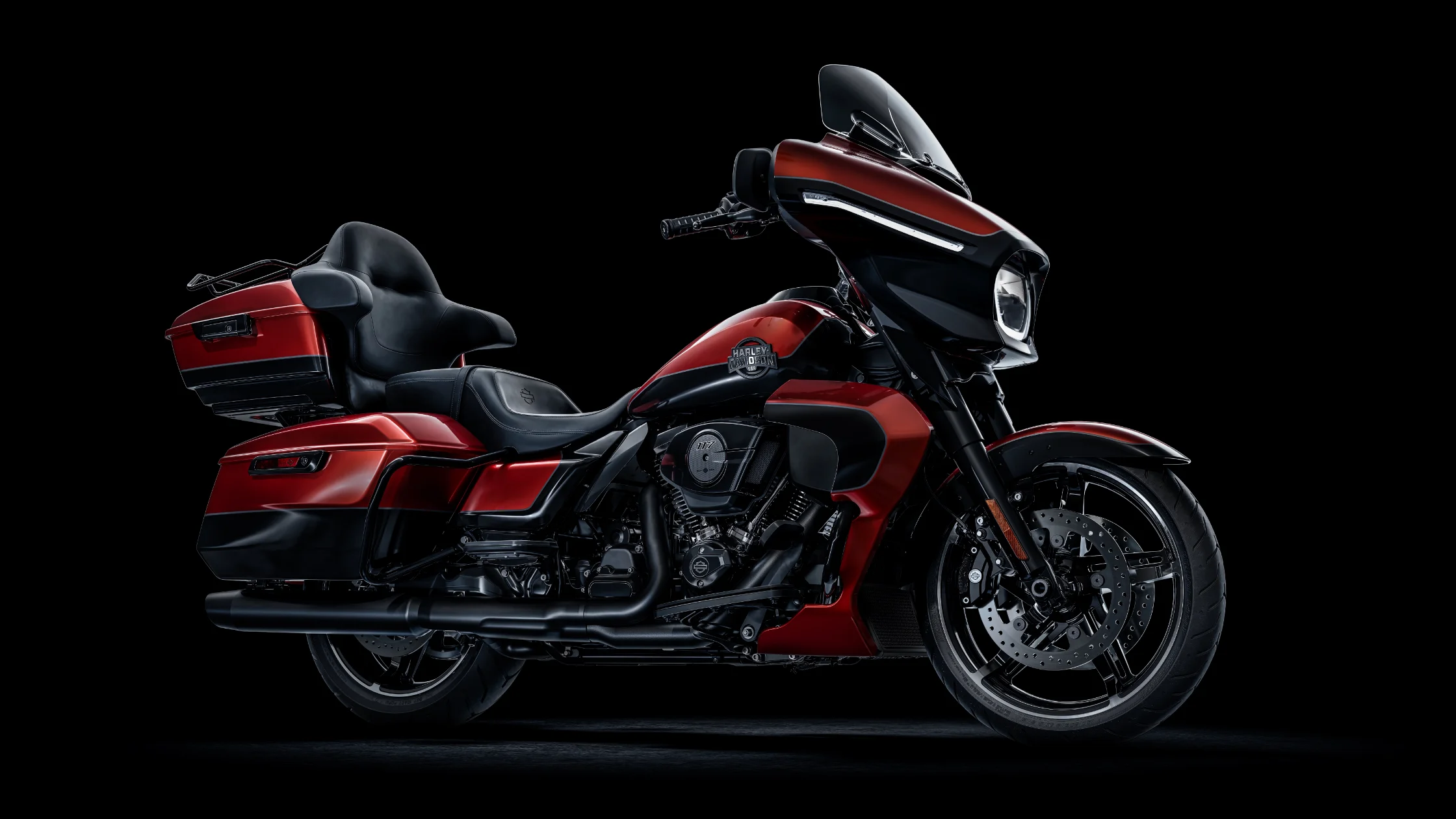 Touring-ready 2025 Street Glide Ultra B in red and black two-tone paint with tall backrest and full saddlebags.