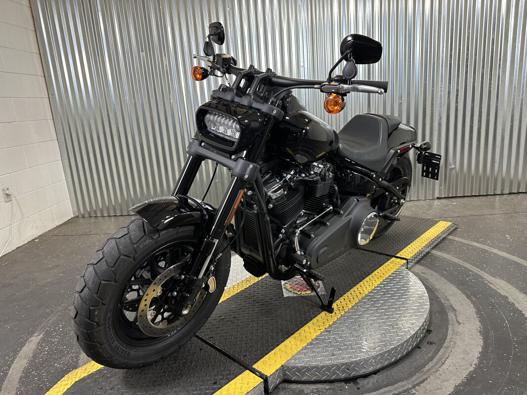 2018 Harley-Davidson Fat Bob Vivid Black - Photo 4