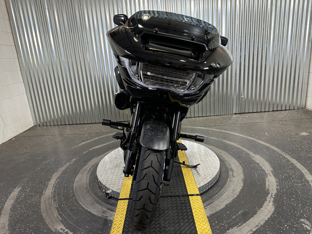 2025 Harley-Davidson CVO Road Glide ST Hot Lap - Photo 3