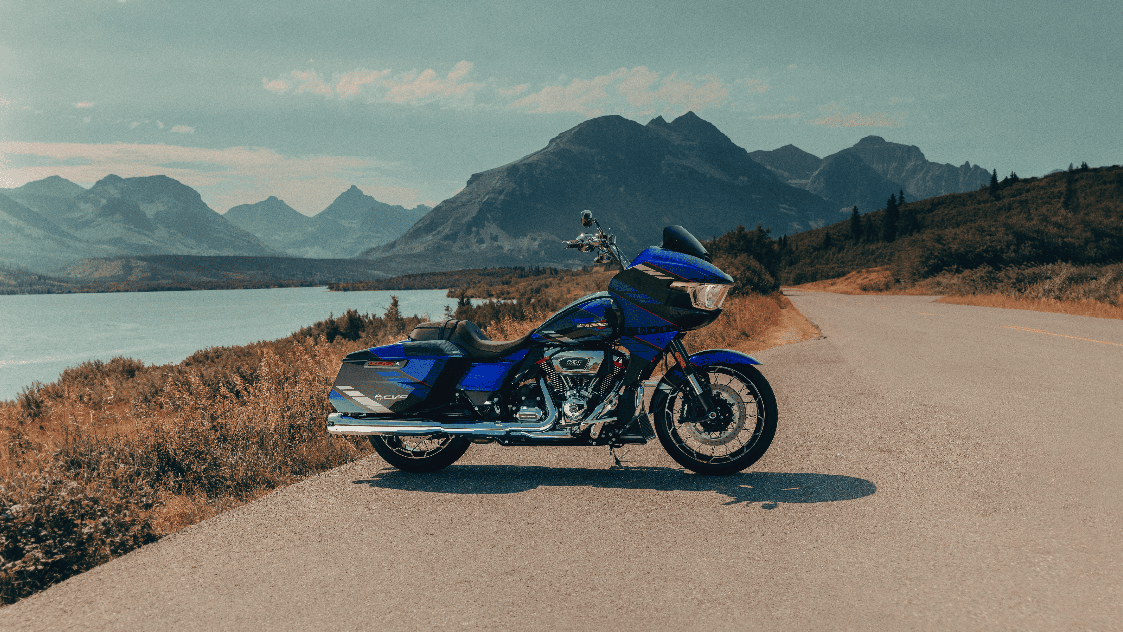 2025 Harley-Davidson® CVO™ Road Glide® near Covington GA with custom styling, Milwaukee-Eight engine, and cutting-edge tech.