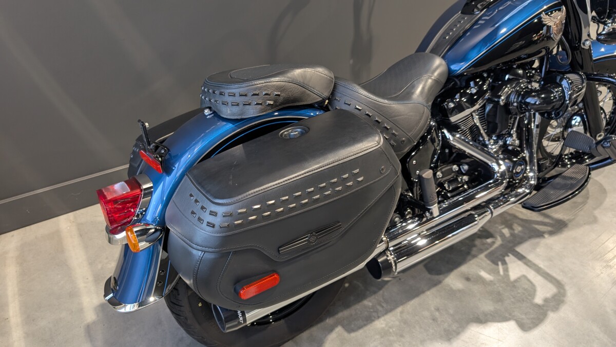 2018 Harley-Davidson Heritage Classic 114 Legend Blue/Vivid Black - Photo 5