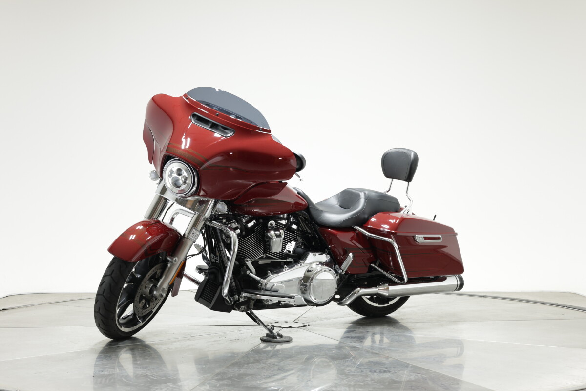 2020 HARLEY-DAVIDSON FLHX STREET GLIDE in Stiletto Red with 8181 miles - Photo 7