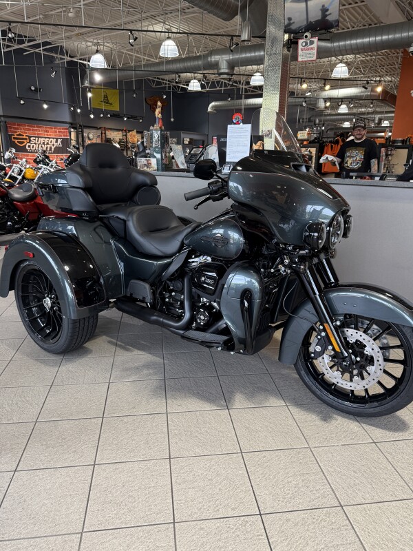 FLHTCUTG 2025 Tri Glide Ultra
