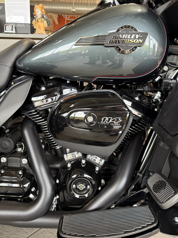 FLHTCUTG 2025 Tri Glide Ultra - Photo 3