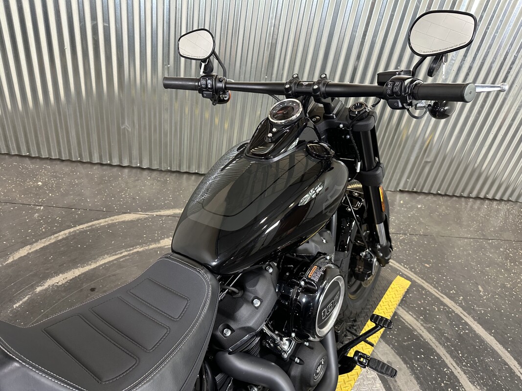 2018 Harley-Davidson Fat Bob Vivid Black - Photo 9