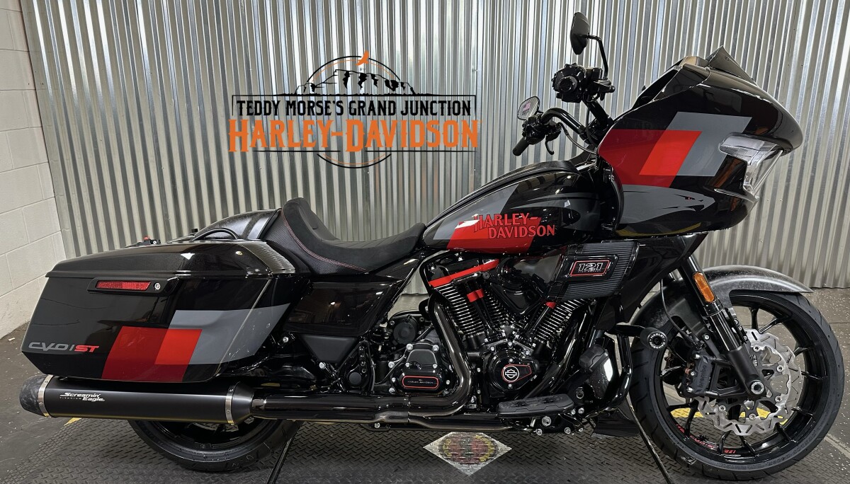 2025 Harley-Davidson® CVO™ Road Glide® ST Hot Lap | Teddy