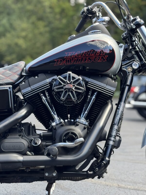 2017 Harley-Davidson Street Bob Silver Pearl/Vivid Black - Photo 4