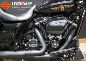2018 Harley-Davidson® Street Glide® Special Vivid Black thumb 3