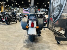  2011 Softail® Deluxe thumb 0