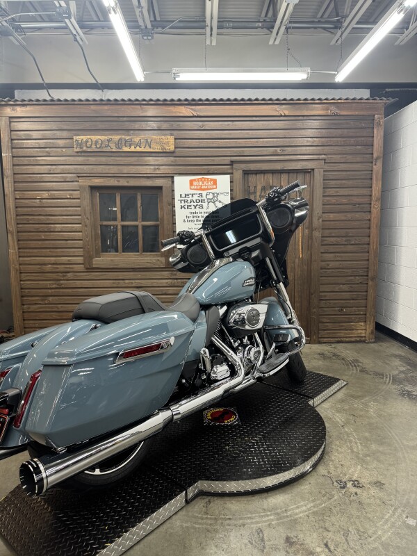 2024 Harley-Davidson Street Glide SHARKSKIN BLUE - Photo 2