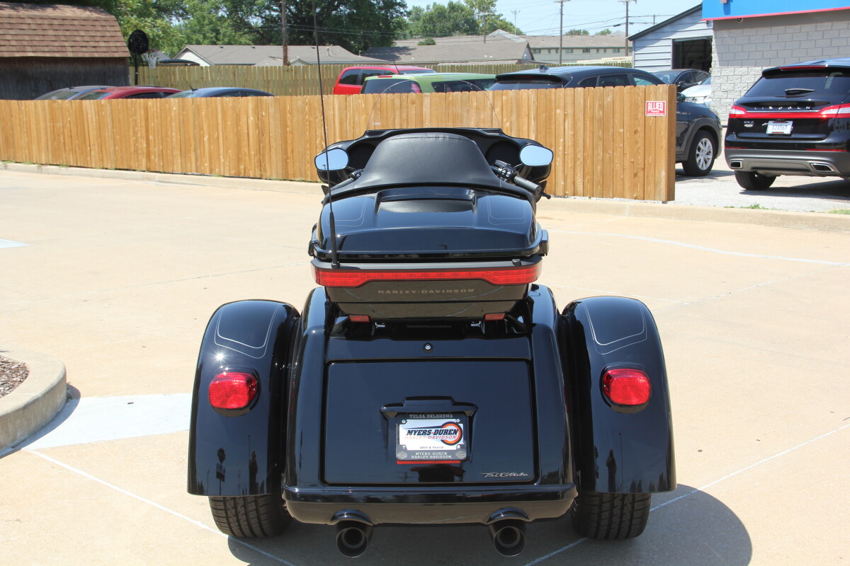 2025 Harley-Davidson Tri Glide Ultra Vivid Black - Black Finish - Photo 9